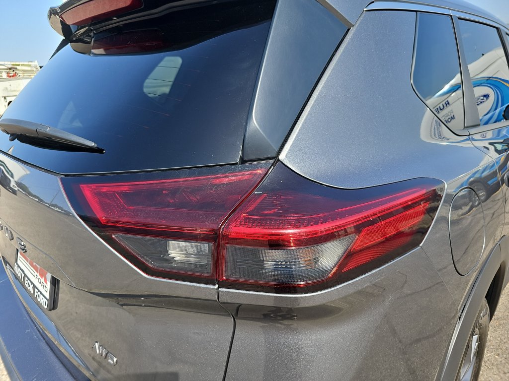 Used 2024 Nissan Rogue S AWD/4WD image 33