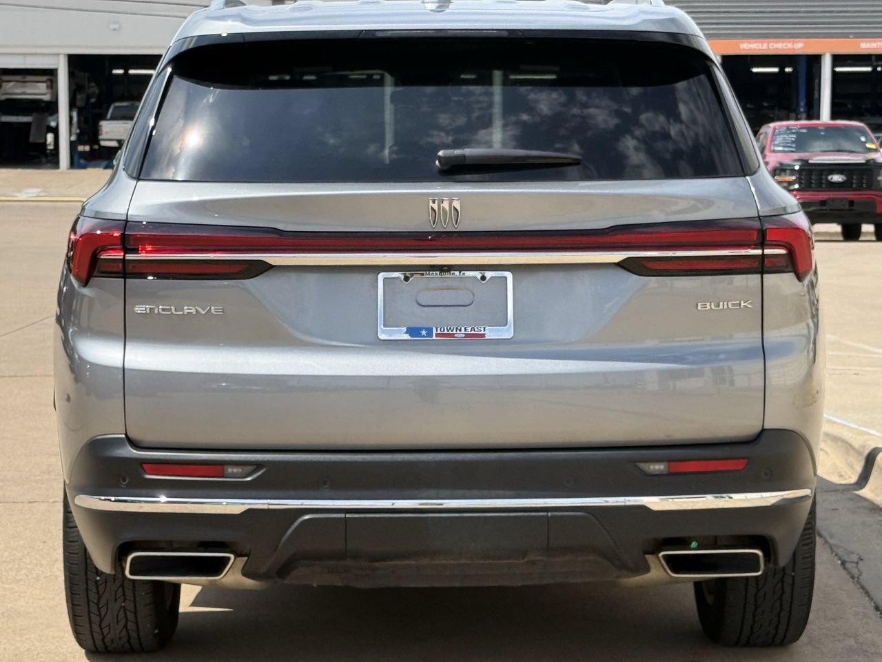 Used 2025 Buick Enclave Preferred w/ Power Package FWD image 6