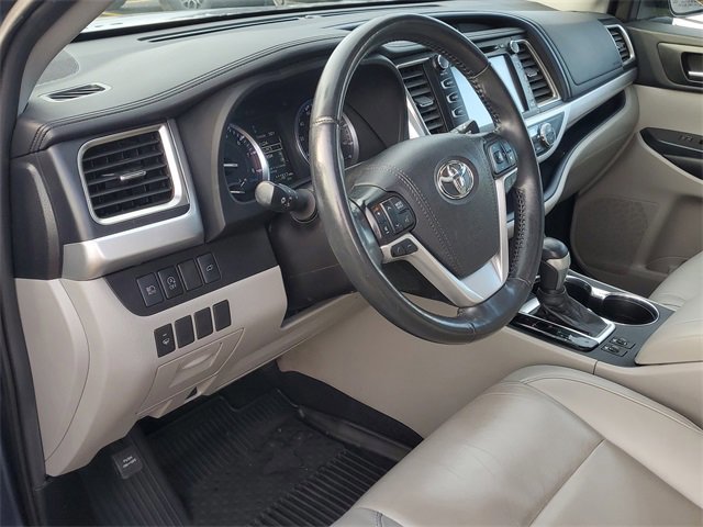 Used 2019 Toyota Highlander XLE image 13