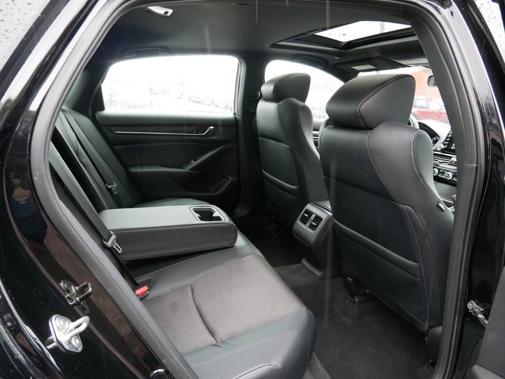 Used 2018 Honda Accord Sport image 9