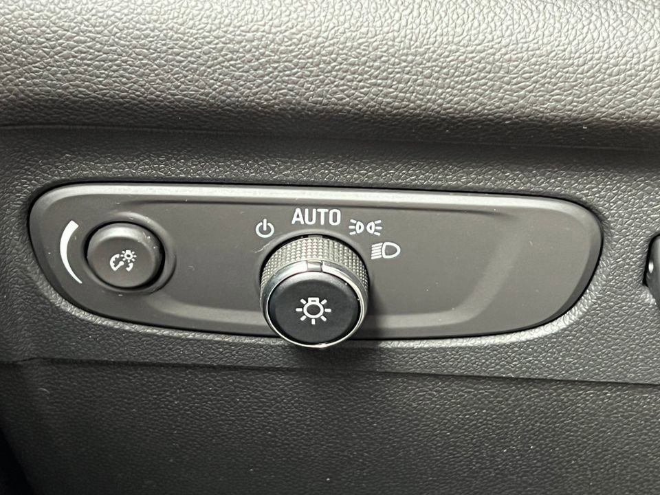 Used 2023 Buick Envision Essence w/ Technology Package I image 24