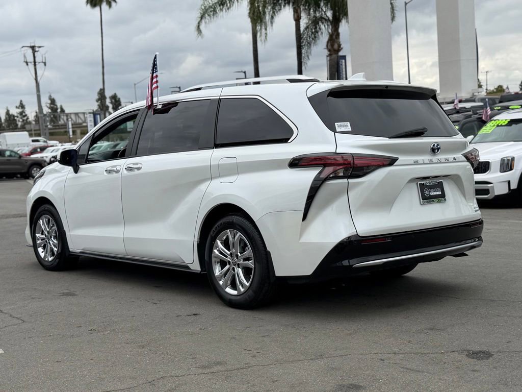 Used 2024 Toyota Sienna Limited FWD image 9