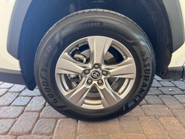Used 2024 Toyota RAV4 XLE FWD image 23