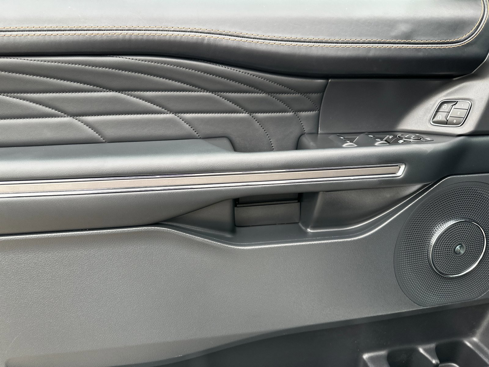 Certified 2022 Ford Expedition Max Platinum image 12