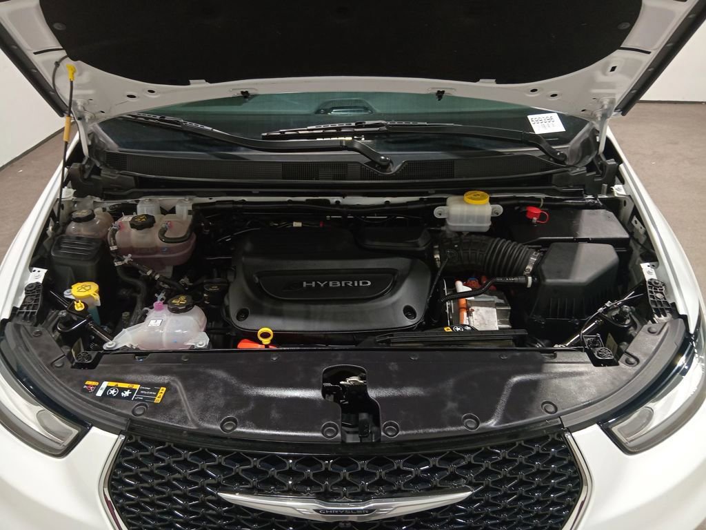 Used 2024 Chrysler Pacifica Select image 11