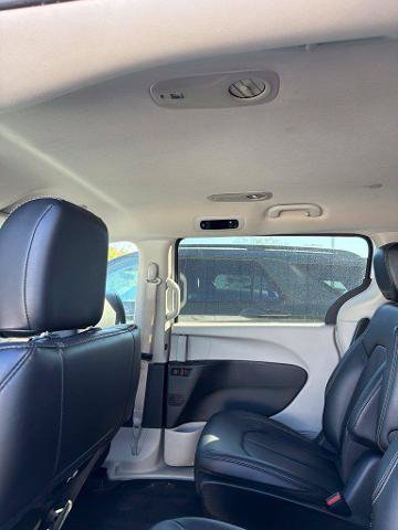 Used 2024 Chrysler Pacifica Limited FWD image 11
