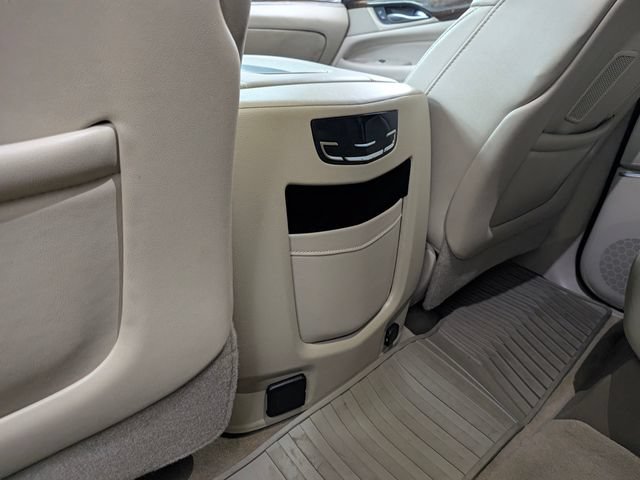 Used 2019 Cadillac Escalade Luxury AWD/4WD image 16