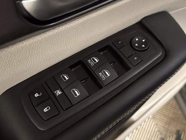 Used 2023 Chrysler Pacifica Touring-L w/ Road Tripper Package AWD/4WD image 11