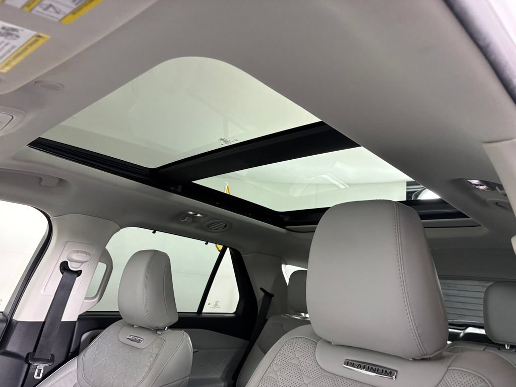 Certified 2025 Ford Explorer Platinum w/ Ultimate Package AWD/4WD image 26