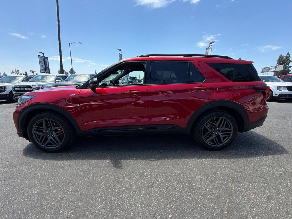 Certified 2025 Ford Explorer ST-Line w/ Premium Package RWD image 7