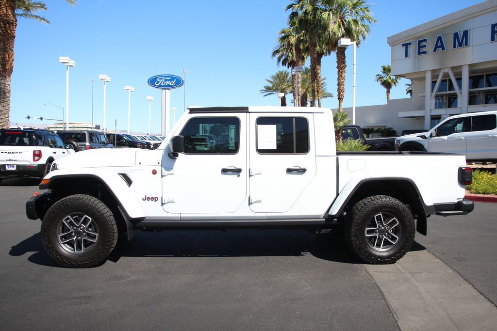 Used 2025 Jeep Gladiator Mojave AWD/4WD image 4
