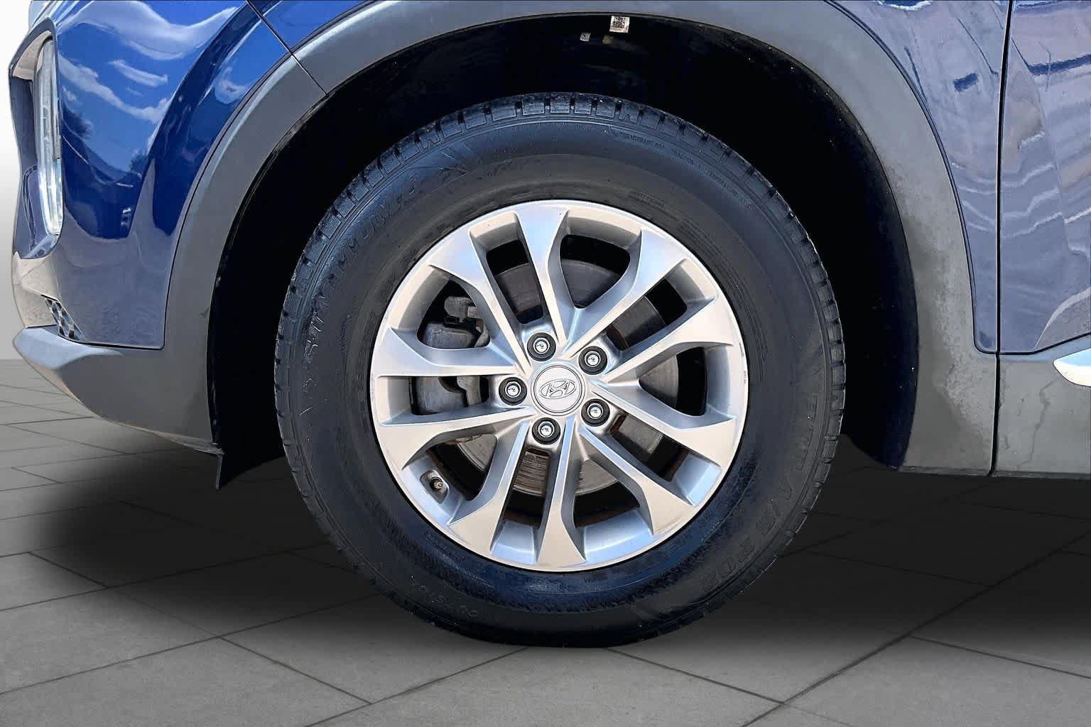 Used 2019 Hyundai Santa Fe SE FWD image 13