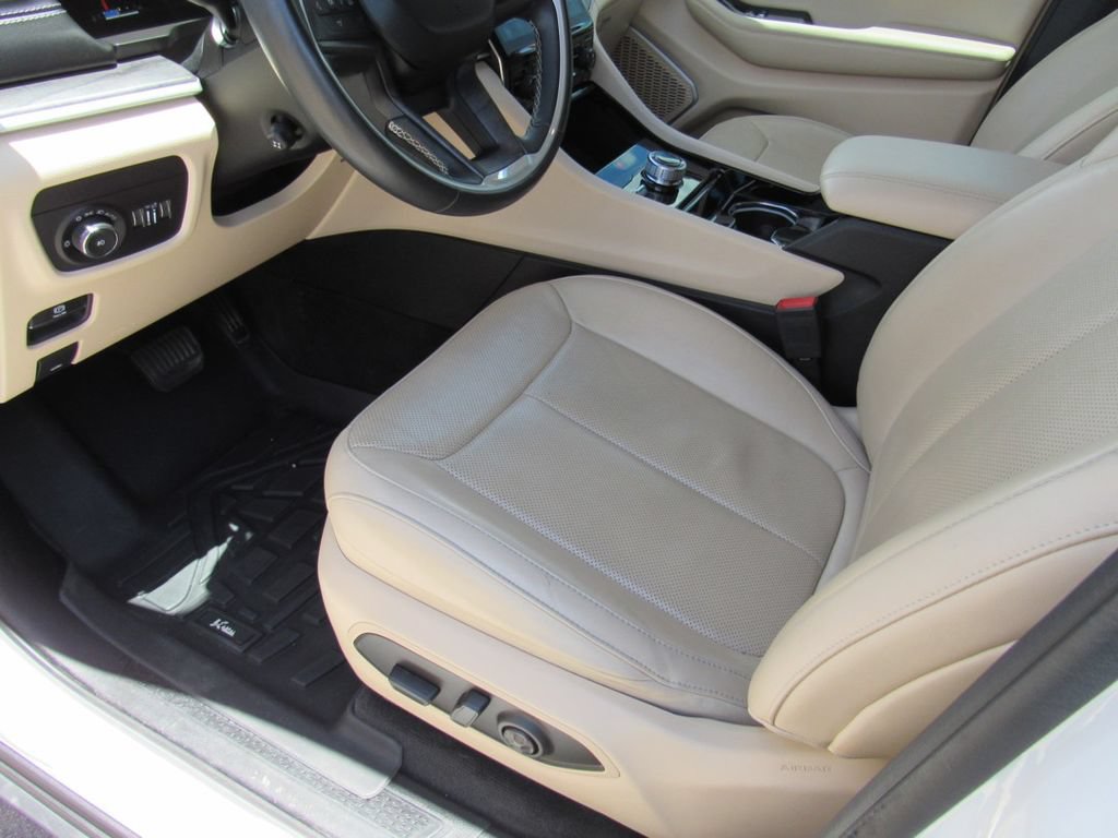 Used 2021 Jeep Grand Cherokee L Limited w/ Luxury Tech Group II AWD/4WD image 14
