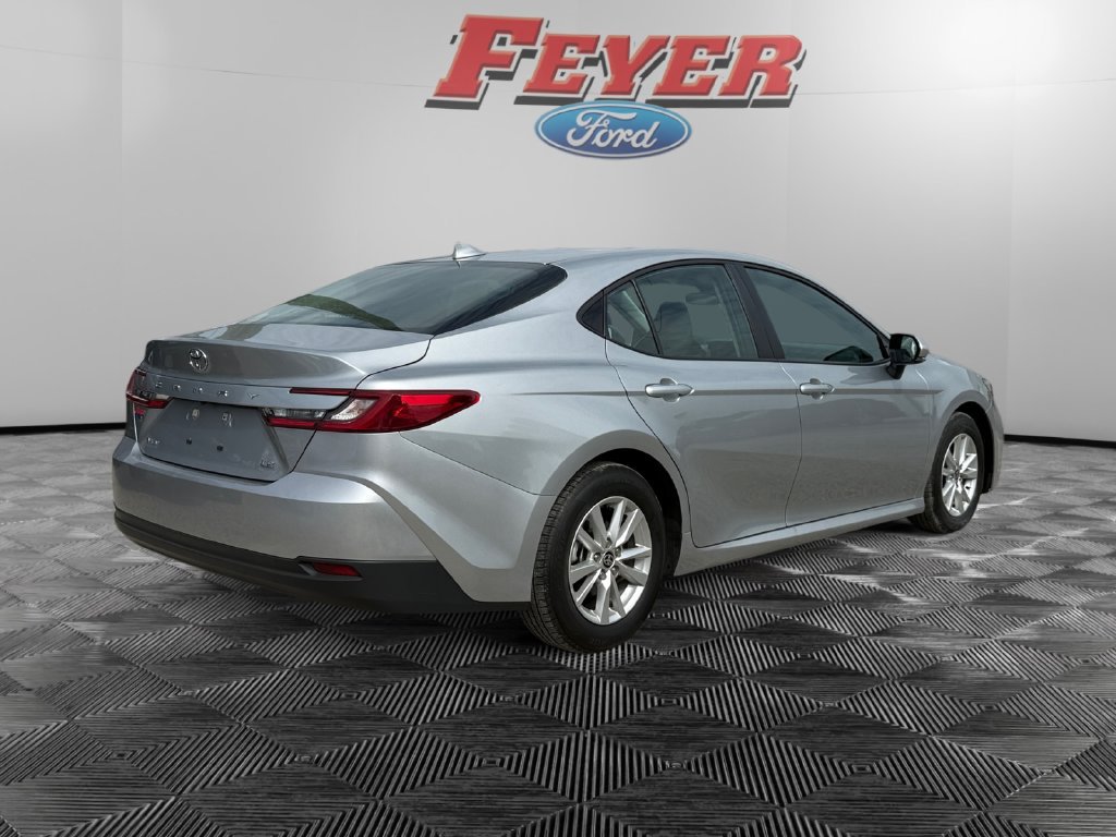 Used 2025 Toyota Camry LE FWD image 5