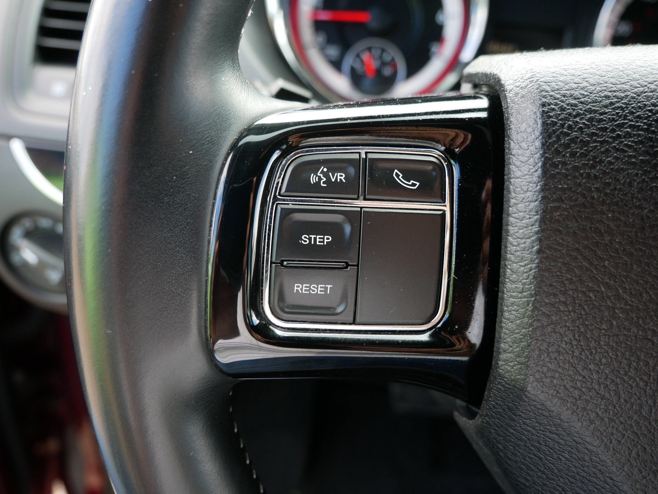 Used 2018 Dodge Grand Caravan SE FWD image 27