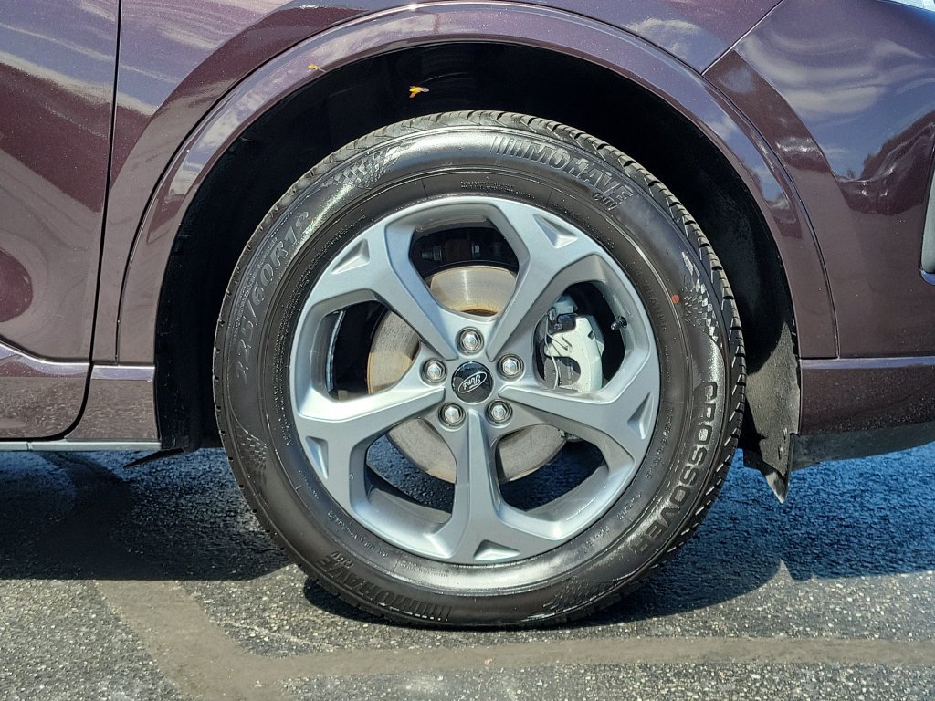 Certified 2023 Ford Escape ST-Line w/ Tech Pack #1 AWD/4WD image 9