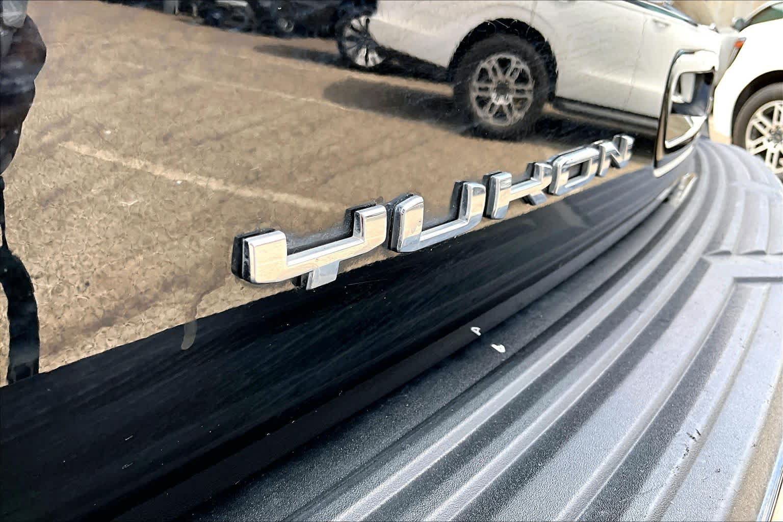 Used 2021 GMC Yukon Denali w/ LPO, Illumination Package RWD image 12