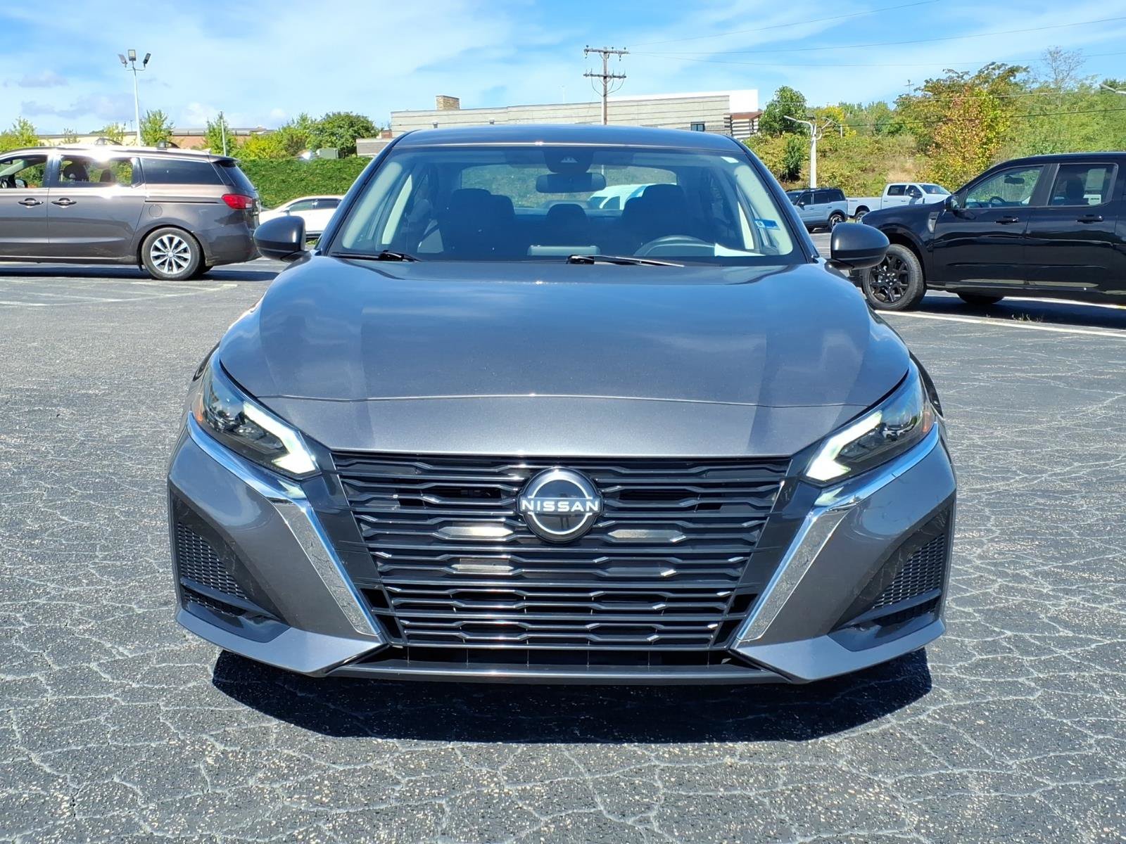 Used 2025 Nissan Altima 2.5 SV FWD image 2