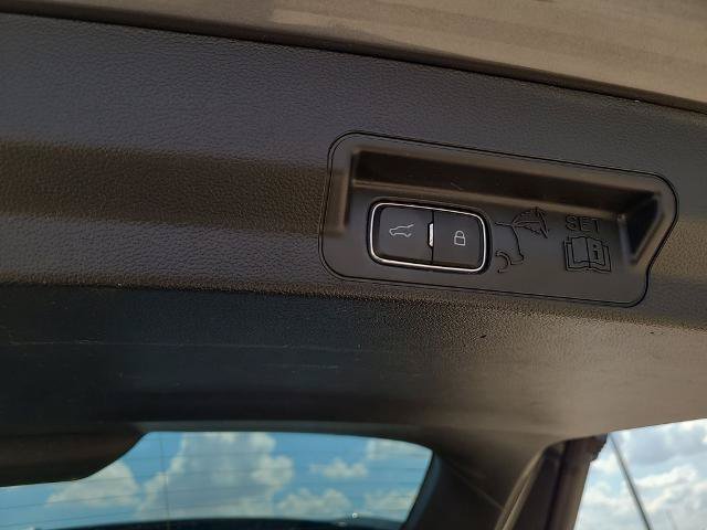 Certified 2023 Ford Explorer Limited RWD image 15