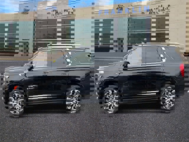 Used 2021 GMC Yukon Denali w/ Denali Premium Package image 2