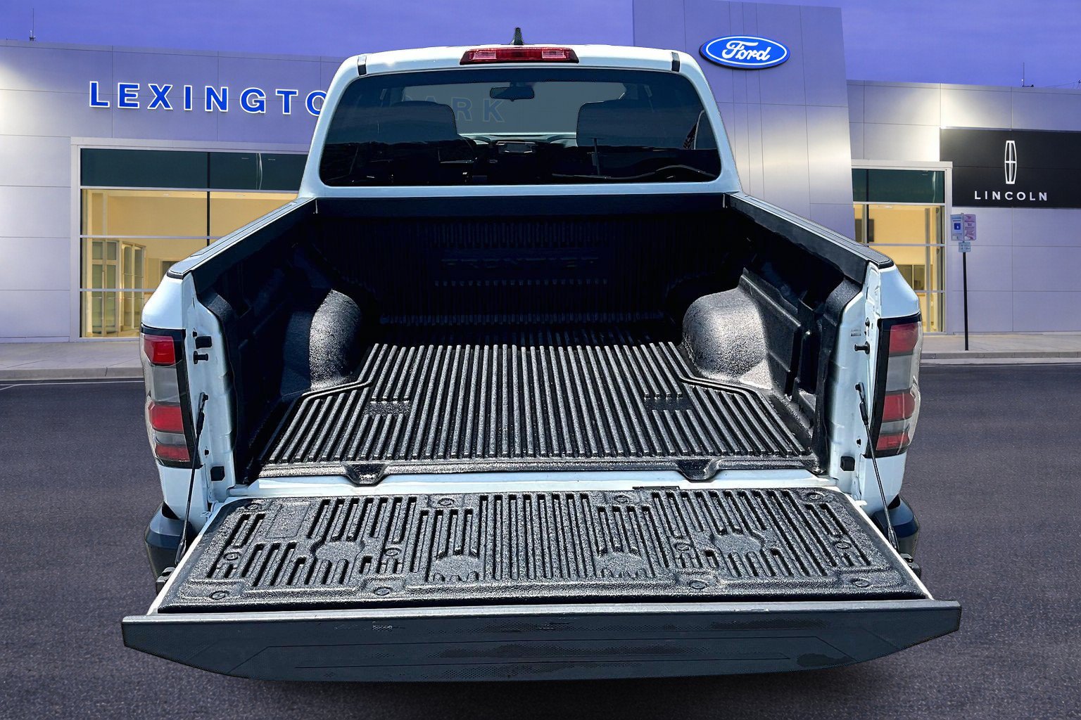 Used 2022 Nissan Frontier S w/ Technology Package AWD/4WD image 7