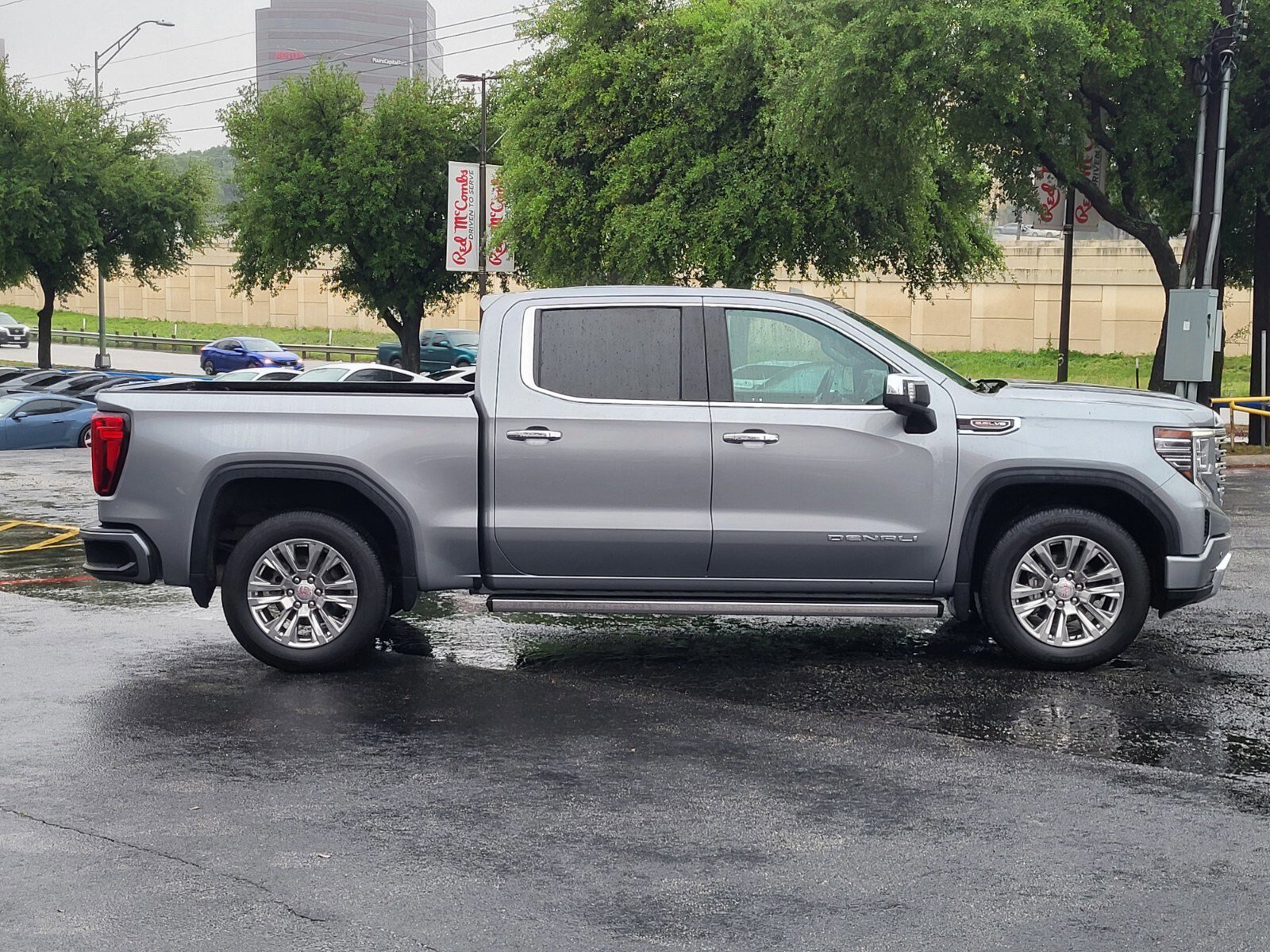 Used 2023 GMC Sierra 1500 Denali w/ Technology Package AWD/4WD image 2