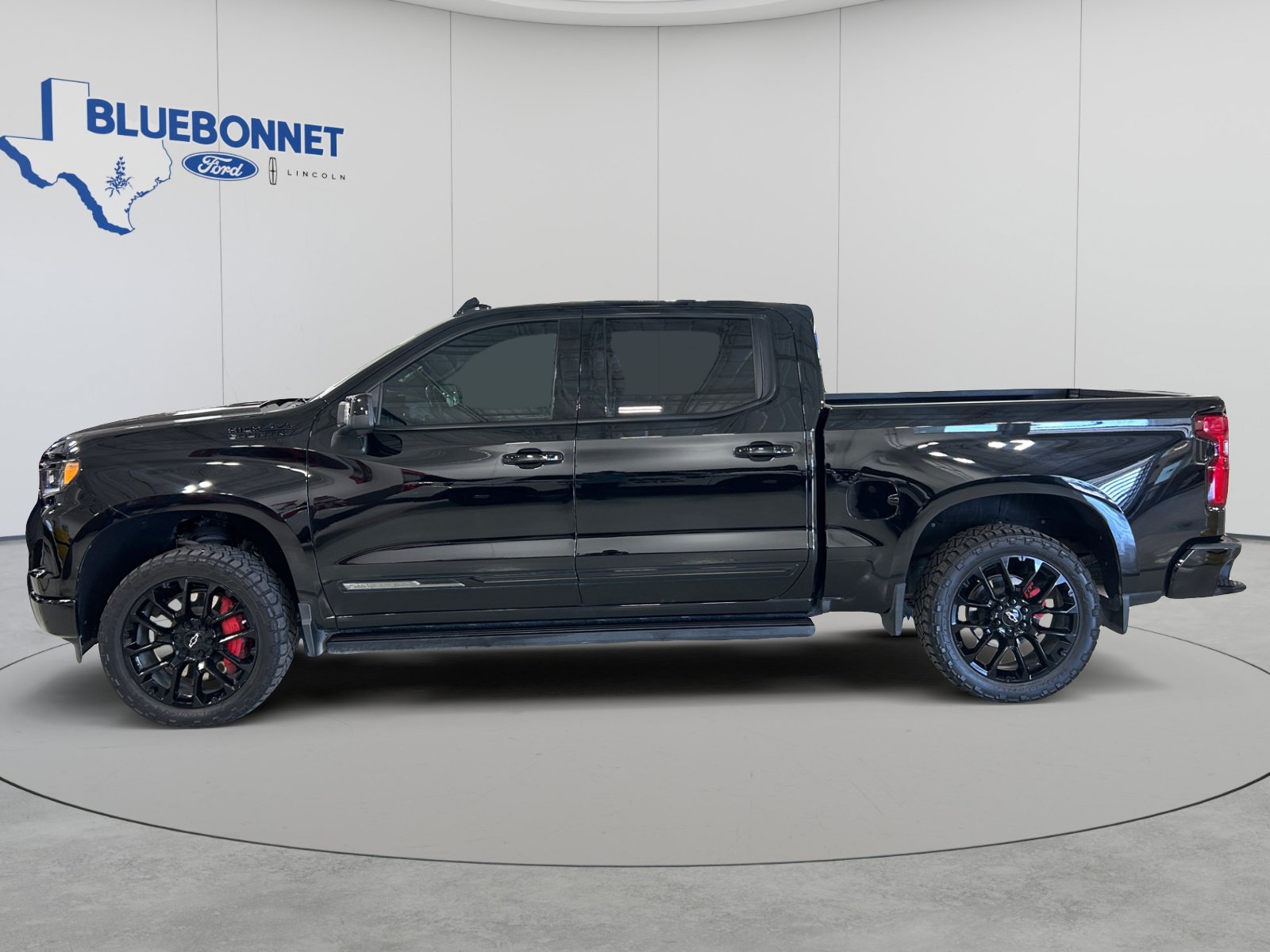 Used 2025 Chevrolet Silverado 1500 High Country w/ High Country Premium Package AWD/4WD image 8