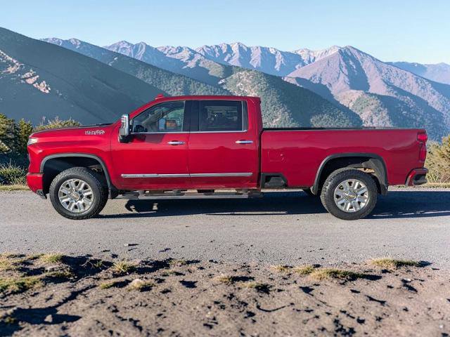 Used 2024 Chevrolet Silverado 2500 High Country w/ Technology Package image 3