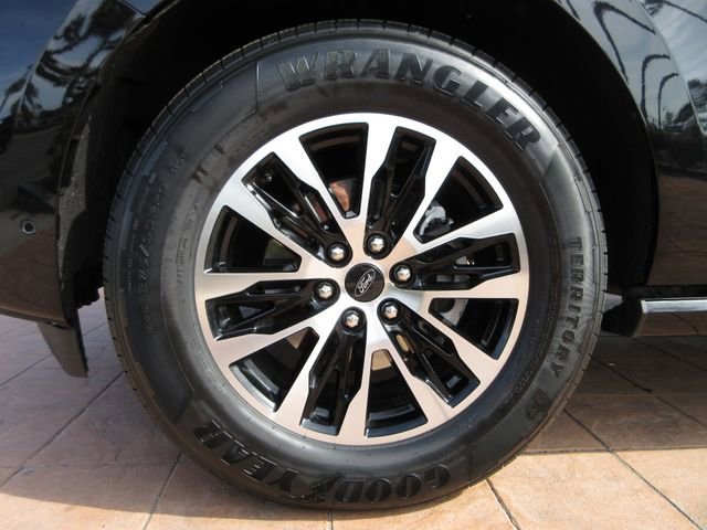 Certified 2025 Ford Expedition Max Platinum image 9