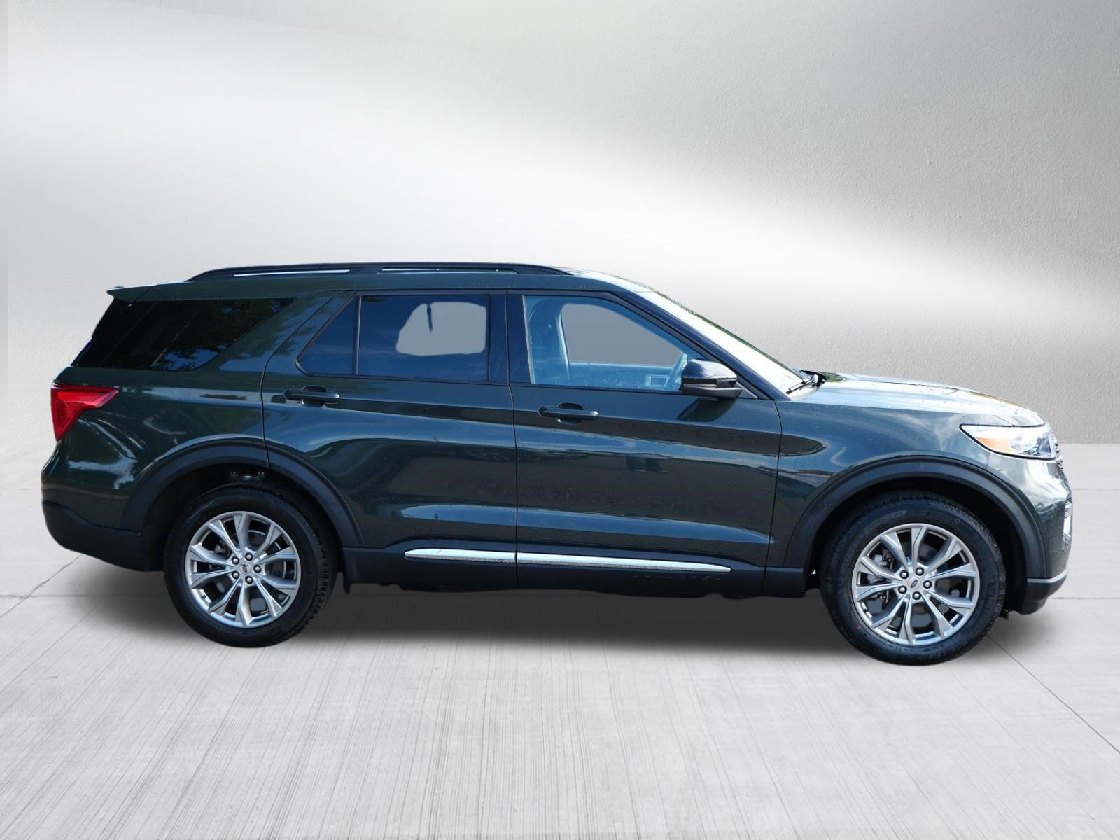 Certified 2024 Ford Explorer XLT w/ Equipment Group 202A AWD/4WD image 8