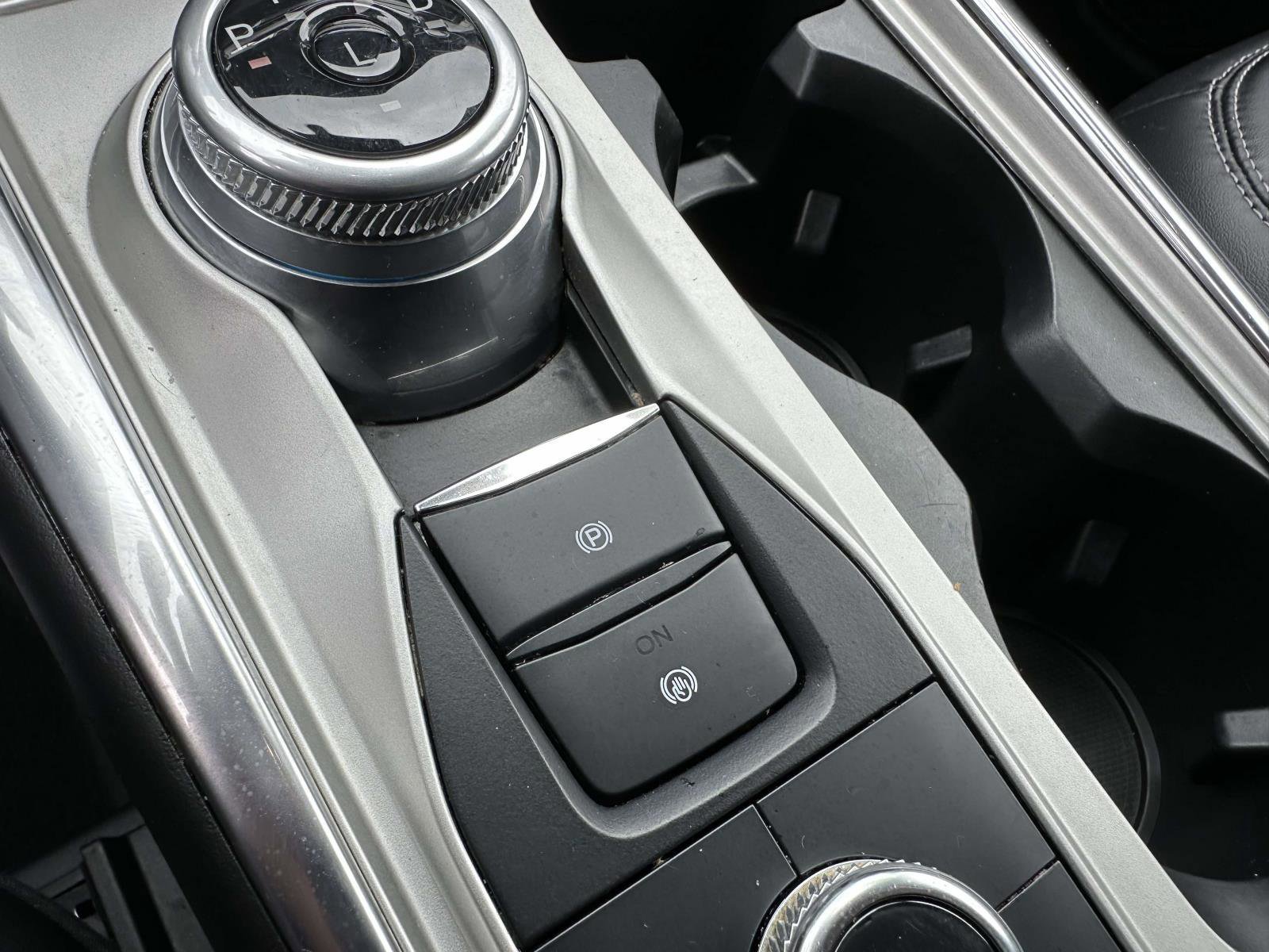 Certified 2022 Ford Explorer XLT w/ Equipment Group 202A AWD/4WD image 22