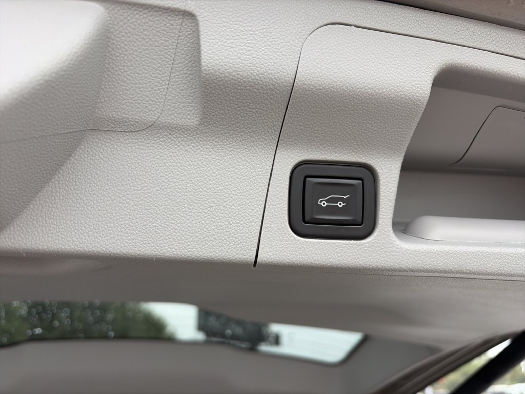 Used 2023 GMC Acadia SLT w/ Technology Package FWD image 35