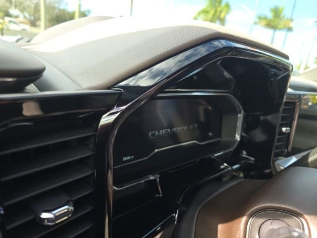 Used 2025 Chevrolet Silverado 2500 LTZ w/ LTZ Premium Package image 8