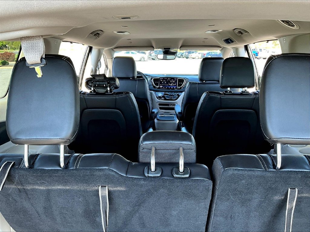 Used 2023 Chrysler Pacifica Touring-L FWD image 29