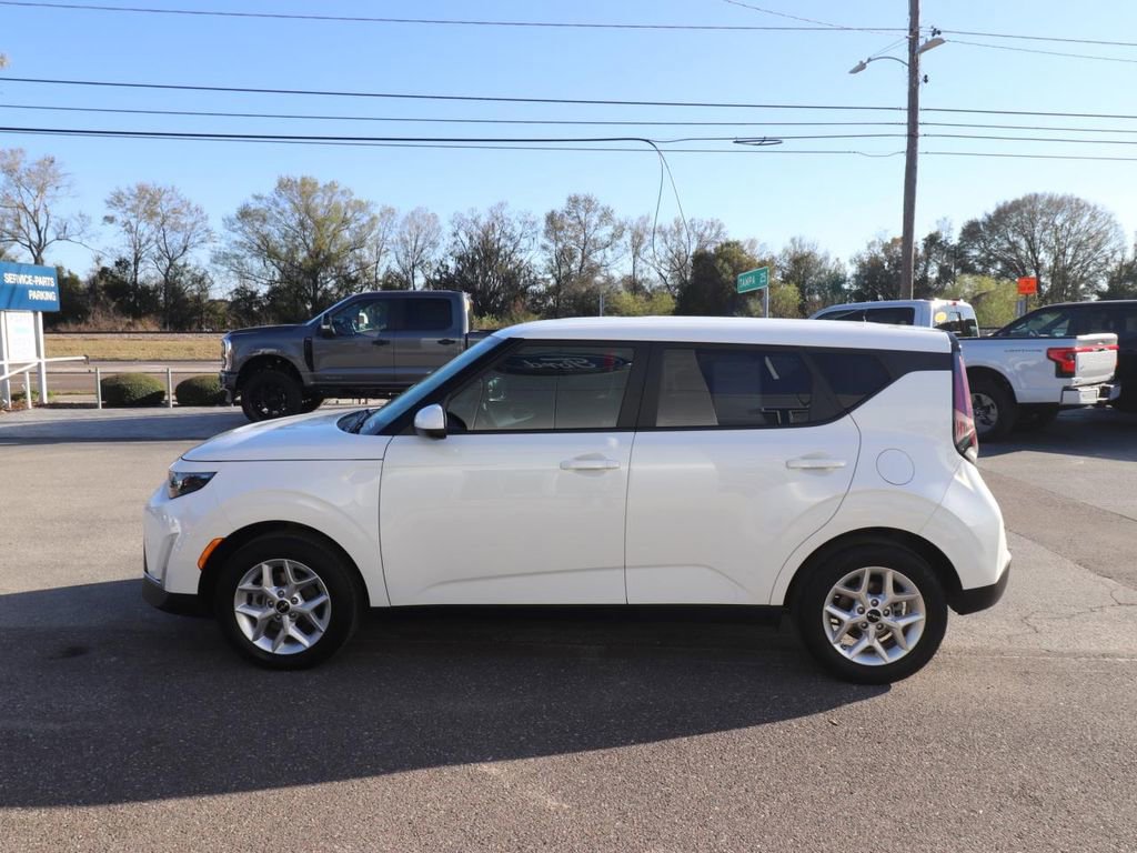 Used 2025 Kia Soul LX w/ LX Technology Package image 2