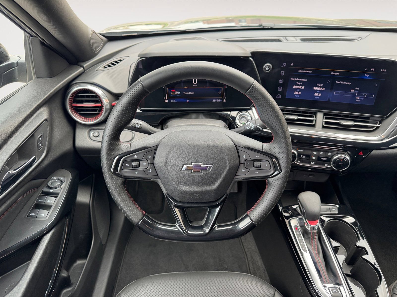 Used 2025 Chevrolet Trax RS FWD image 12