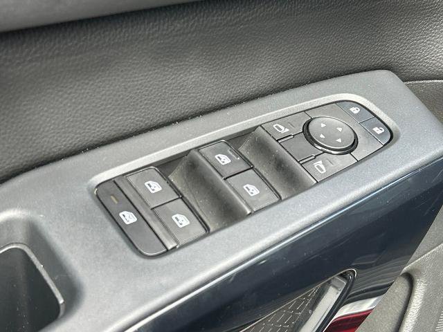 Used 2024 Nissan Pathfinder SV w/ SV Premium Package FWD image 19