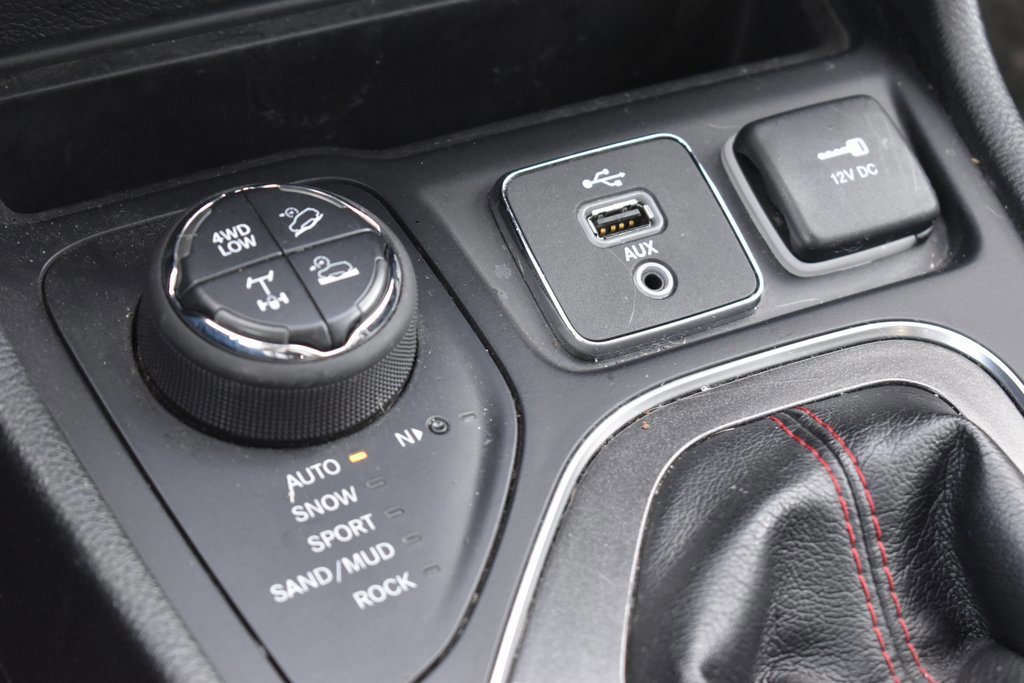 Used 2019 Jeep Cherokee Trailhawk w/ Comfort/Convenience Group image 13