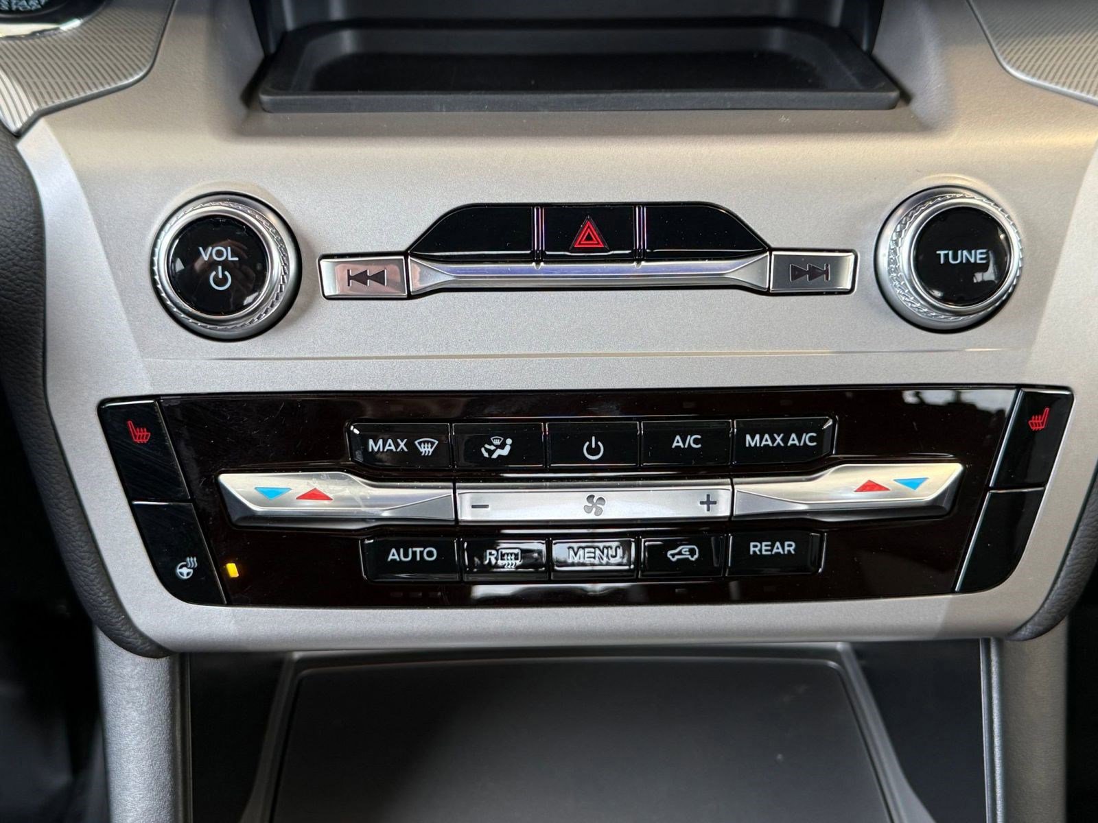 Certified 2022 Ford Explorer XLT w/ Equipment Group 202A image 19