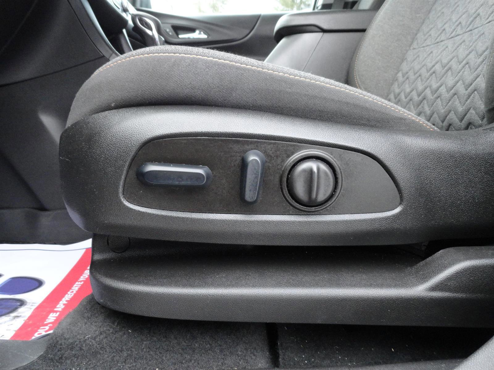 Used 2023 Chevrolet Equinox LT image 12