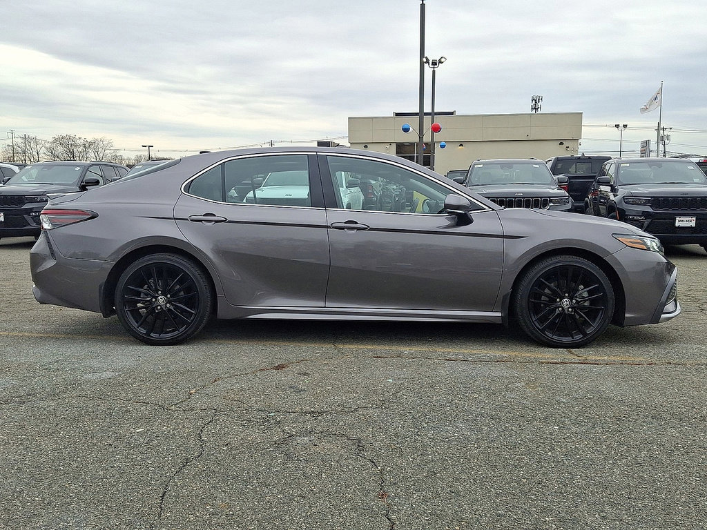 Used 2021 Toyota Camry XSE image 9