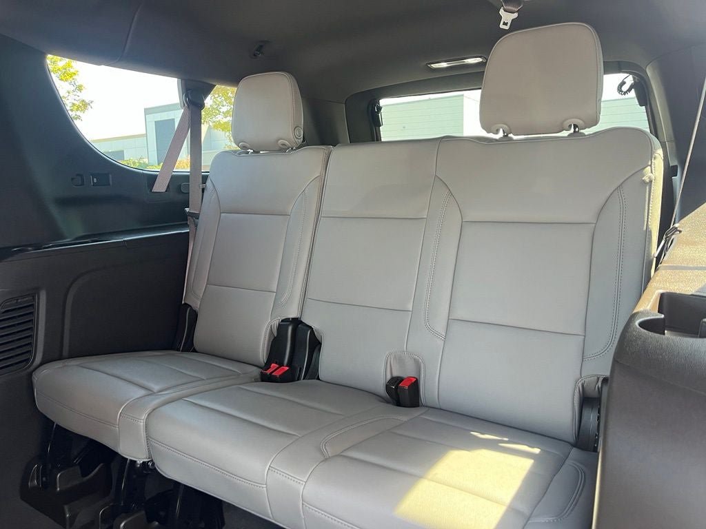 Used 2023 Chevrolet Suburban LT w/ LT Signature Plus Package AWD/4WD image 17