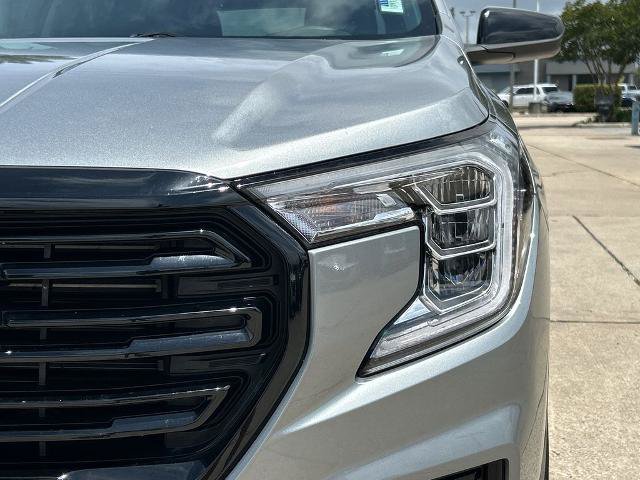 Used 2024 GMC Terrain SLE w/ Driver Convenience Package FWD image 12