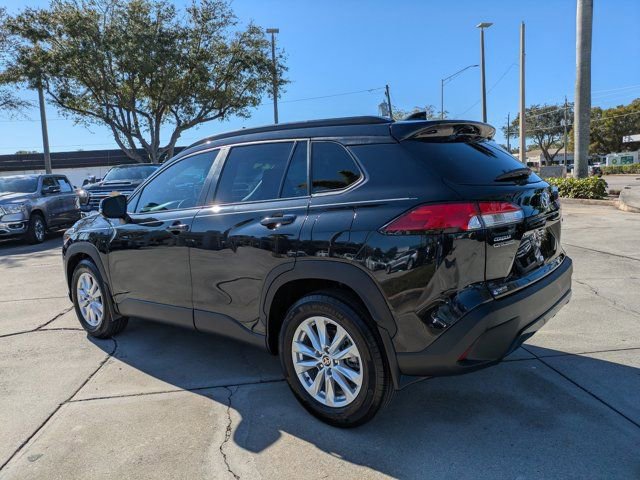 Used 2024 Toyota Corolla Cross LE image 2