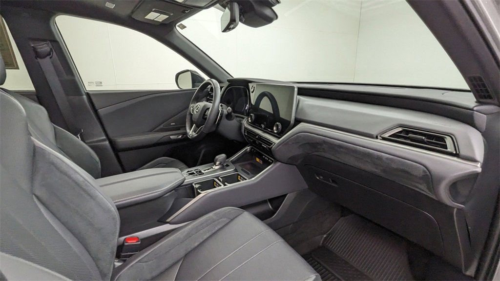 Used 2024 Lexus TX 500h AWD w/ Technology Package image 41