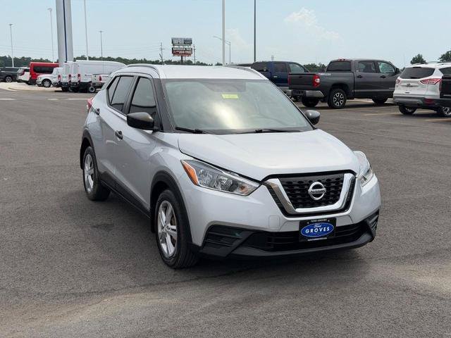 Used 2018 Nissan Kicks S FWD image 3