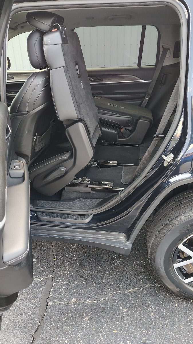 Used 2023 Jeep Grand Cherokee L Limited AWD/4WD image 23