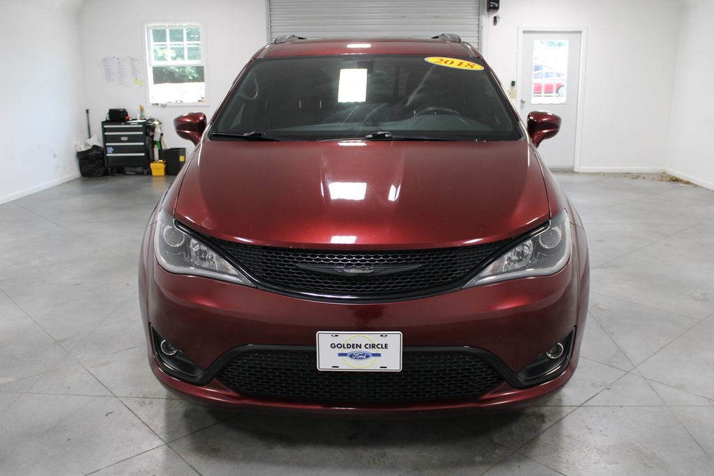 Used 2018 Chrysler Pacifica Touring-L w/ Premium Audio Group FWD image 4