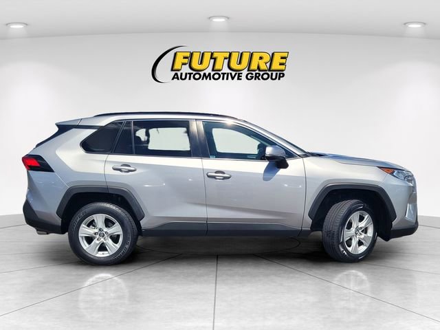 Used 2019 Toyota RAV4 XLE AWD/4WD image 3
