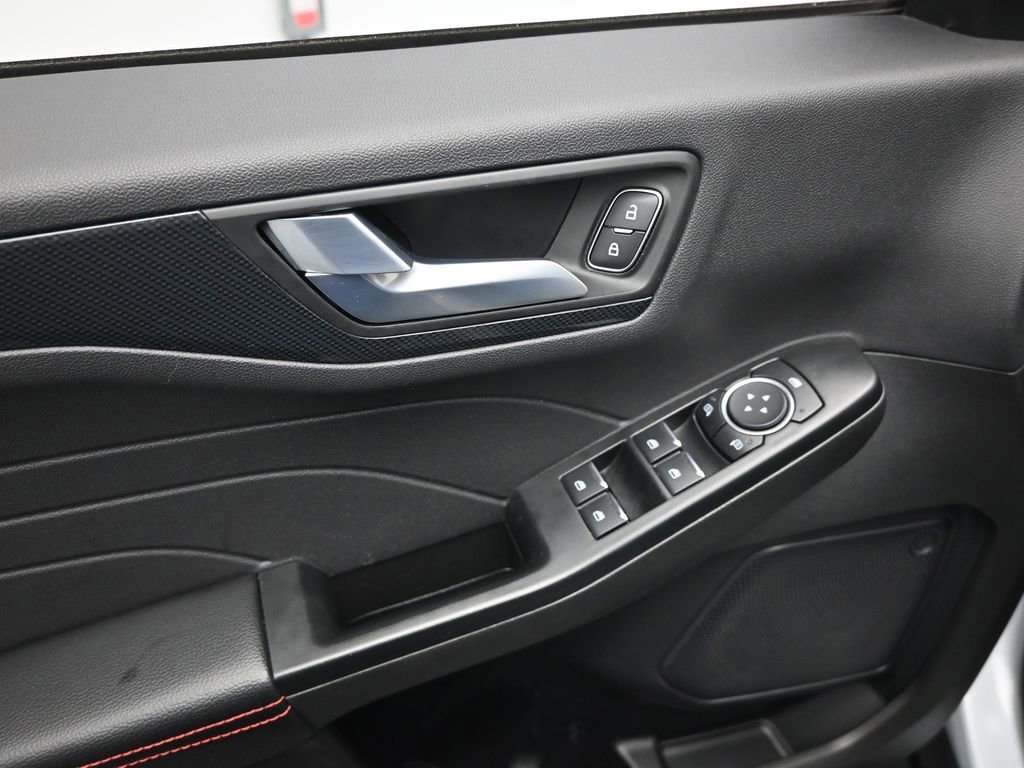 Certified 2025 Ford Escape ST-Line AWD/4WD image 11